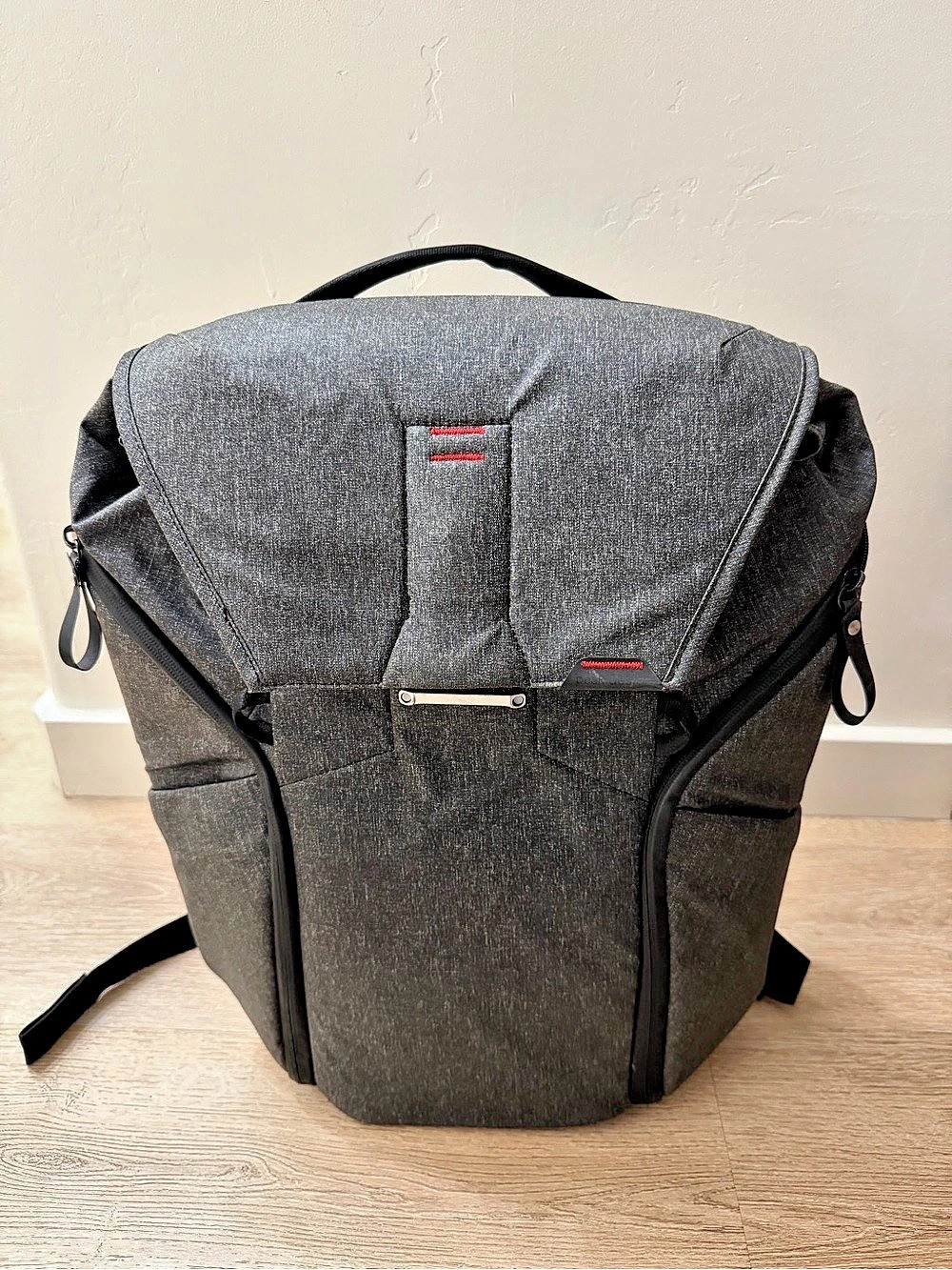 Peak Design Everyday Backpack V1 – 30L – Charcoal
Premium Peak Design backpack